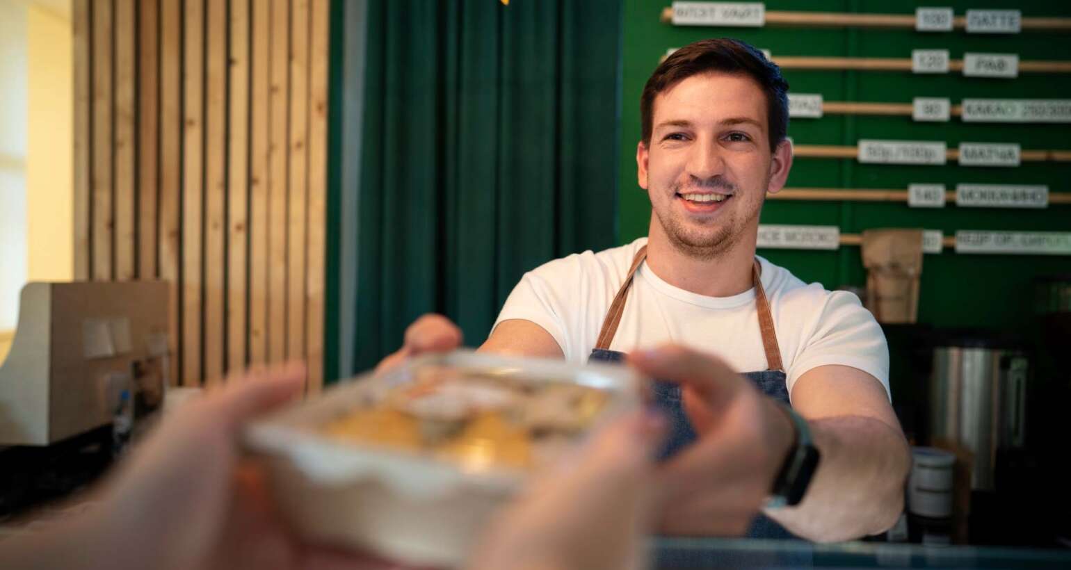 Cámara de Diputados avala salario mínimo y blindaje de propinas en hoteles y restaurantes